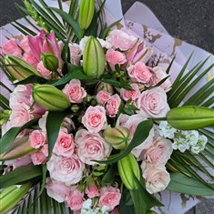 Light pink rose and Lily bouquet 